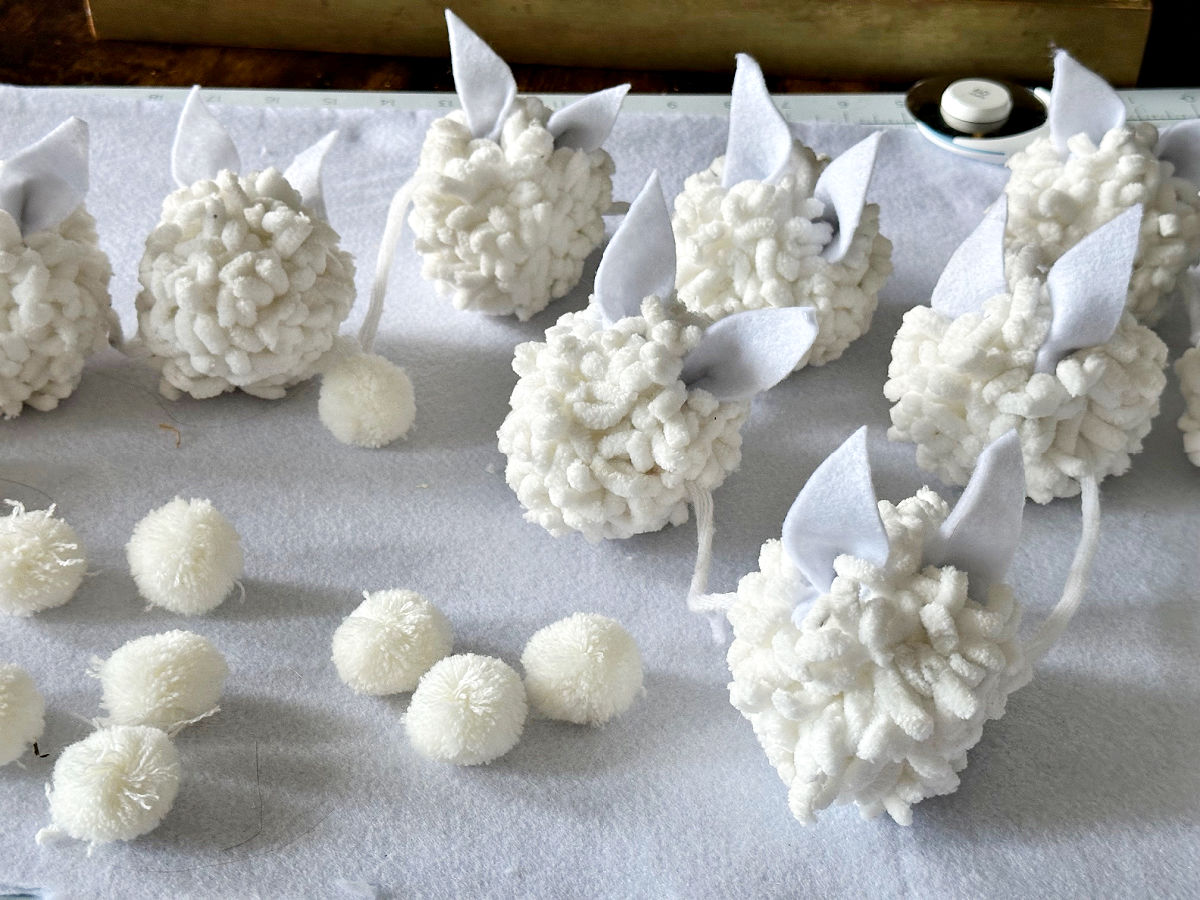 pom pom  bunnies with ears