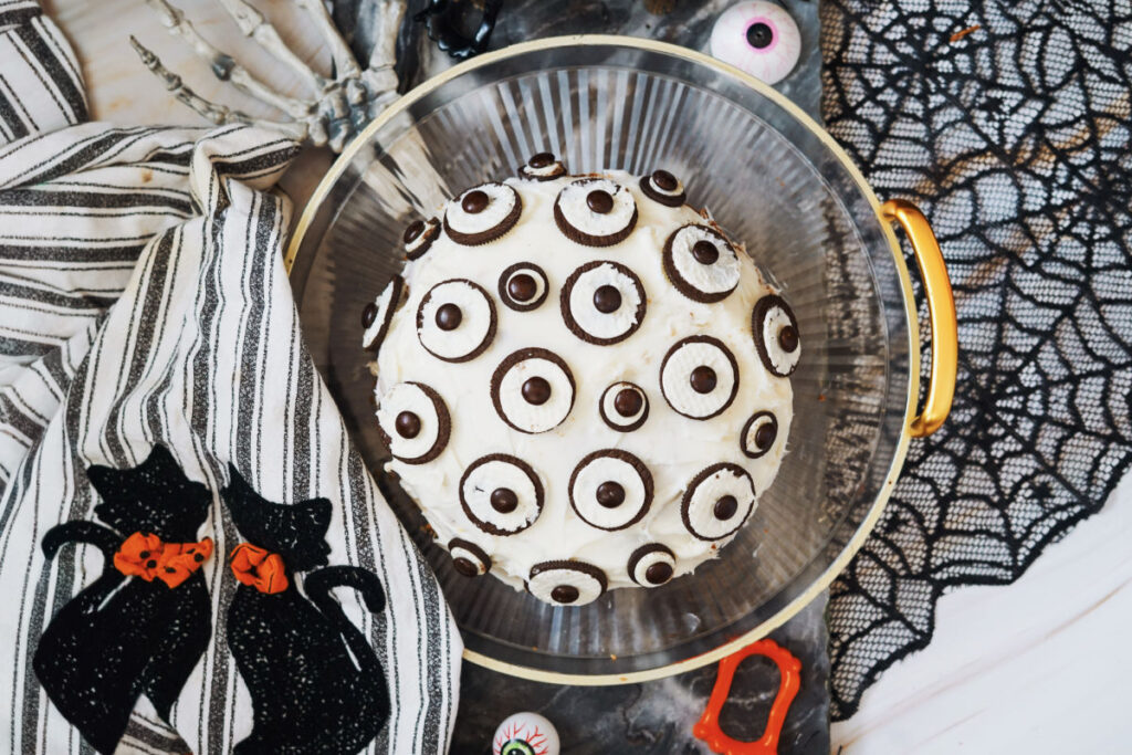 full view of Halloween eyeball cake