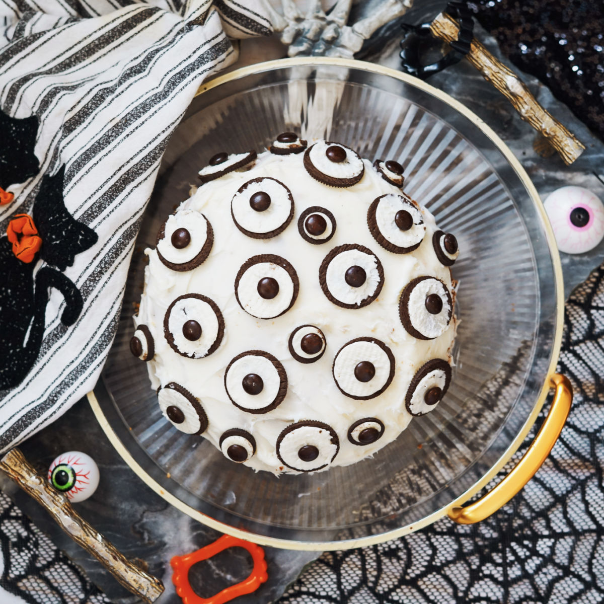 center view of Halloween eyeball cake